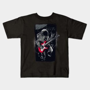 Guitarnout on the moon Kids T-Shirt